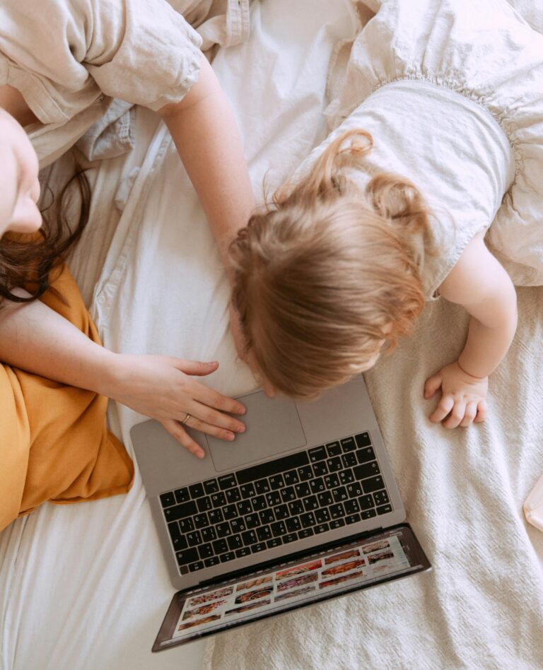 Bebês e Internet ou Telas: O Impacto no Desenvolvimento Infantil