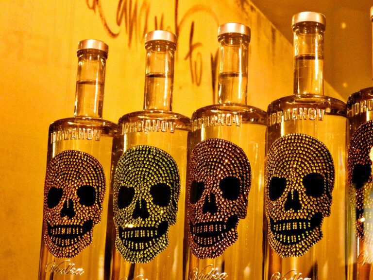 Metanol em Bebidas: Riscos Reais da Adulteração que Colocam Vidas em Perigo