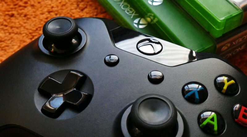 Controle de videogame com jogos Xbox.